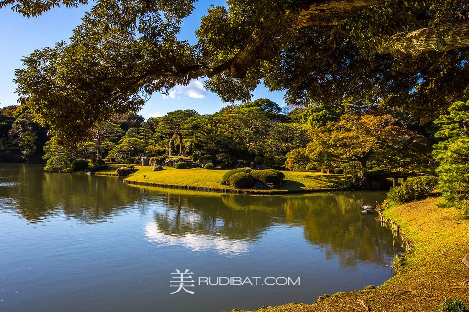 Lake Side – Beautiful Lake side View at Rikugien Garden Tokyo Autumn 2015