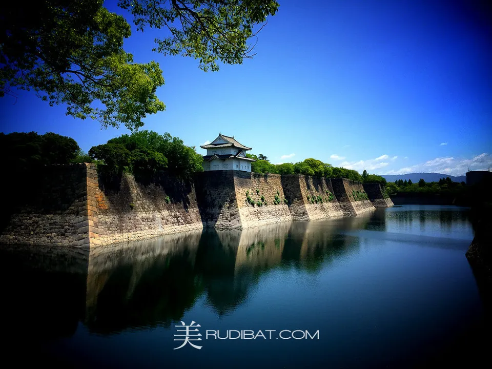 Moat – Osaka Castle Japan .