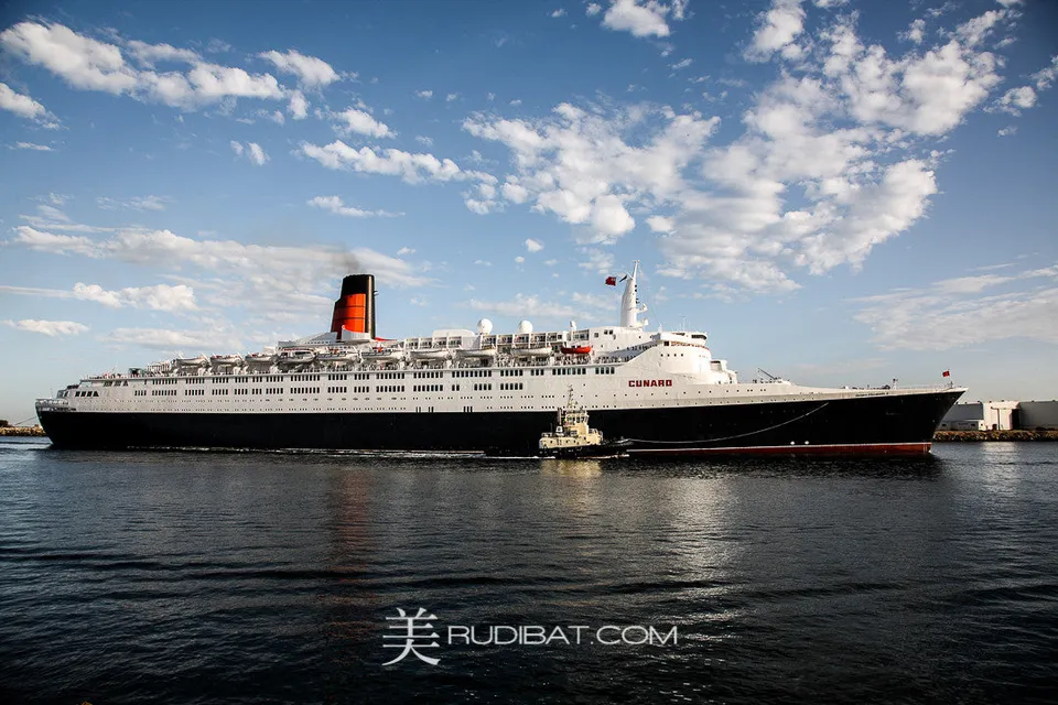 Qe2 #6 – . Arriving into Fremantle Port on her final voyage.