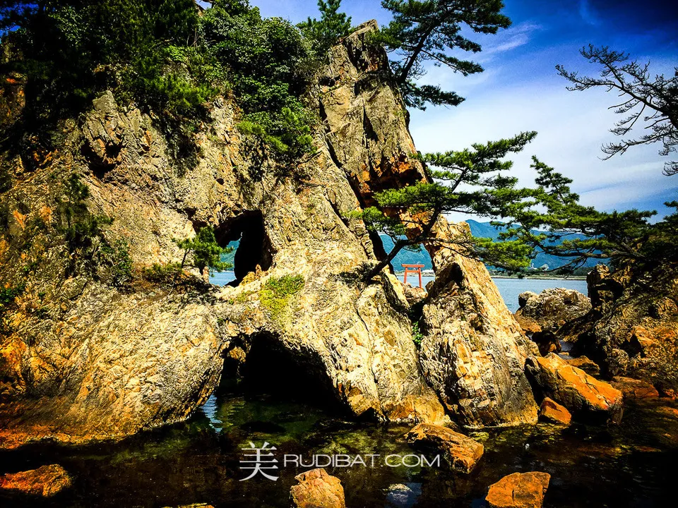 Rock Torii – Beaches from around Tsuraga Fukui Japan TORRI