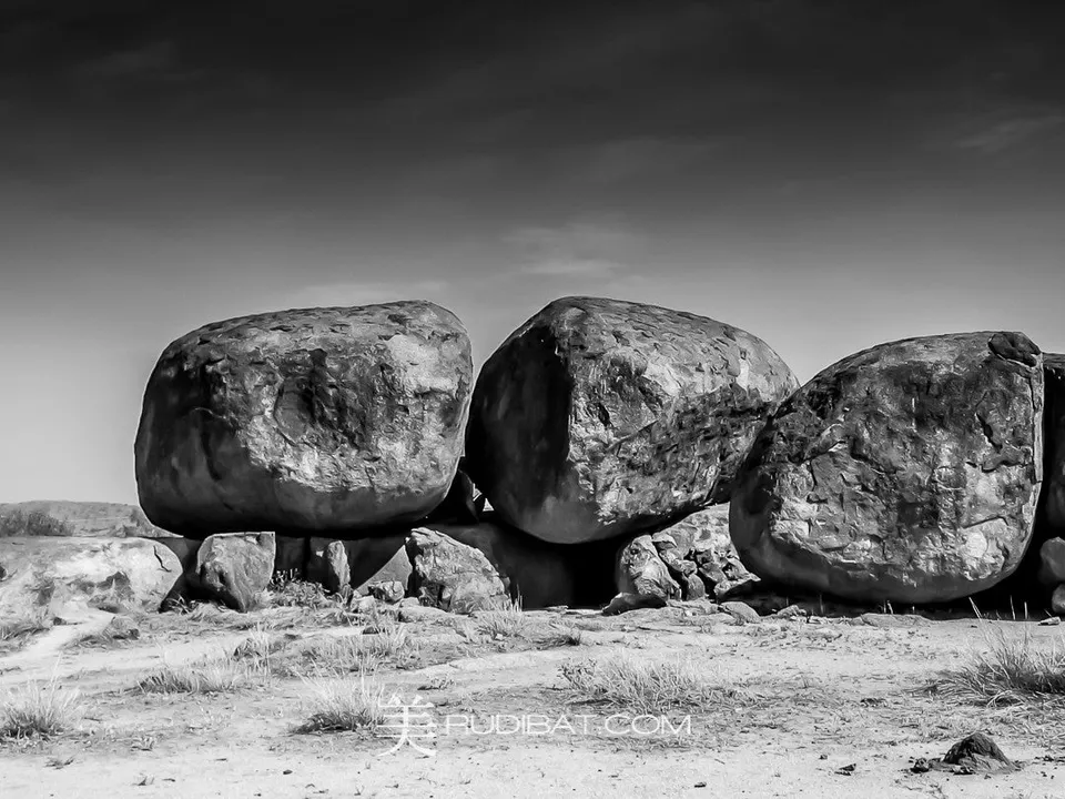 Rocks – Devils marbles Northern Territory Australia