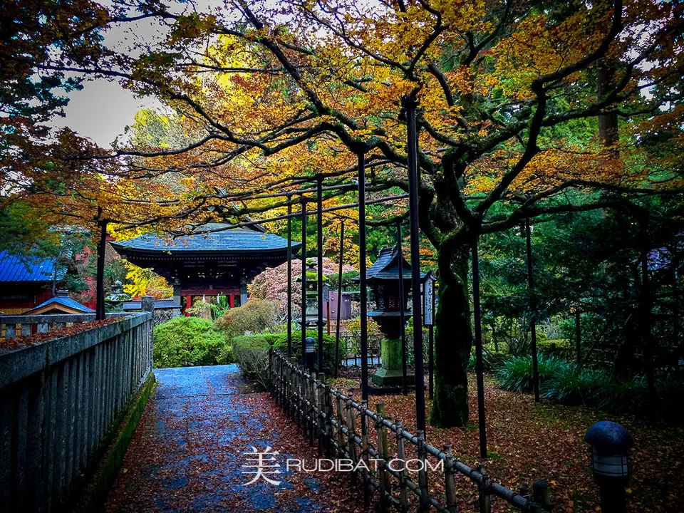 Shrine Garden – Shrine near Hokone Japan Autumn 2015