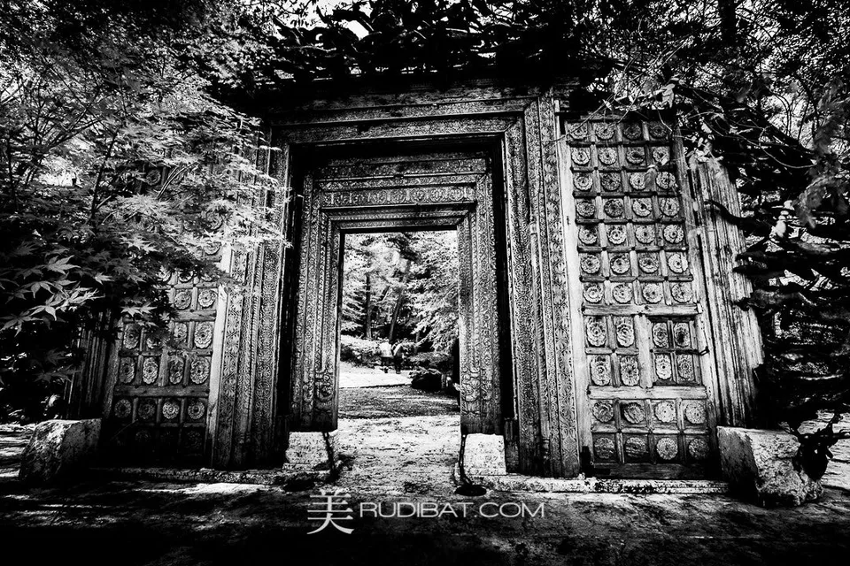 The Keep – Nice Gate leading to gardens near the base of Mt Fuji Autumn 2015 THE KEEP